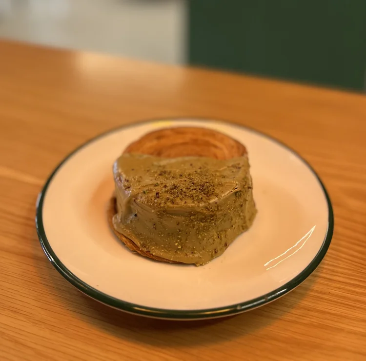 Roll Antep Fıstıklı Kruvasan