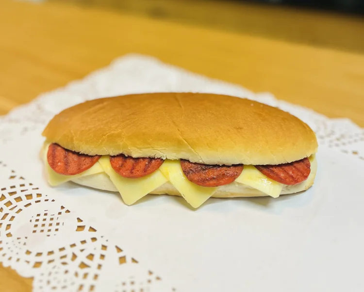 Kaşarlı Sucuklu Sandviç